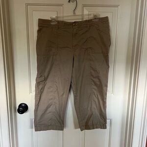 Croft & Barrow Women's Capri Pant Mid Rise Comfort Waist Relaxed